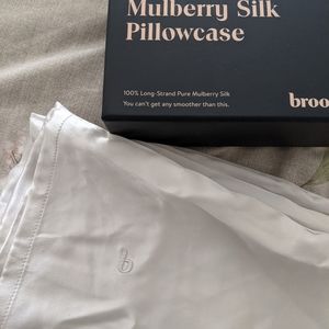 Brooklinen Mulberry Silk Pillowcase - Standard / Dove Grey